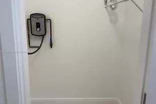 1895 Venice Park Dr, North Miami, FL 33181 - Photo 12