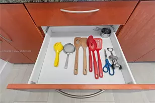 1200 Brickell Bay Dr, Miami, FL 33131 - Photo 22