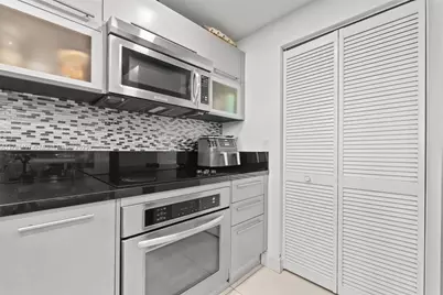 253 NE 2nd St #1003, Miami, FL 33132 - Photo 6