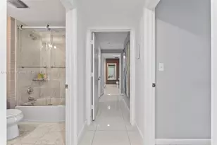 253 NE 2nd St, Miami, FL 33132 - Photo 12