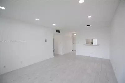 5031 W Oakland Park Blvd #309, Lauderdale Lakes, FL 33313 - Photo 10