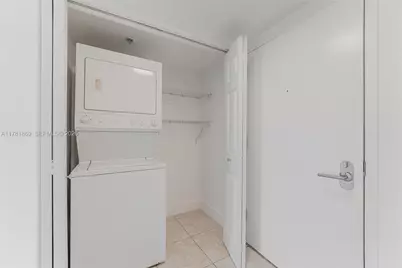 31 SE 5th St #409, Miami, FL 33131 - Photo 8
