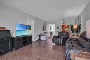 8941 S Hollybrook Blvd, Pembroke Pines, FL 33025 - Photo 6