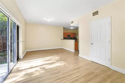 631 SW 10th St, Florida City, FL 33034 - Photo 2