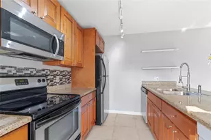 855 Blue Ridge Cir, West Palm Beach, FL 33409 - Photo 6