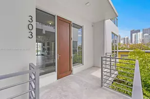 529 SW 11th St, Miami, FL 33129 - Photo 1