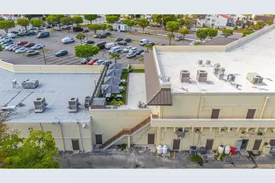 10648 Fountainbleau  Blvd, Miami, FL 33172 - Photo 42