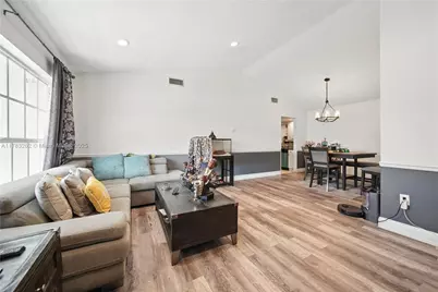 11641 NW 42nd St, Sunrise, FL 33323 - Photo 2