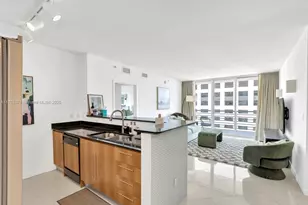 335 S Biscayne Bl, Miami, FL 33131 - Photo 2