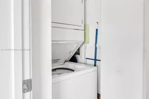 335 S Biscayne Bl, Miami, FL 33131 - Photo 16