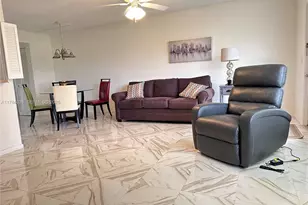 569 N Fanshaw N, Boca Raton, FL 33434 - Photo 2