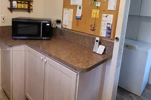 521 N 70th Way, Hollywood, FL 33024 - Photo 12