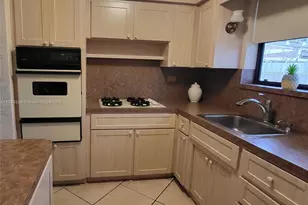 521 N 70th Way, Hollywood, FL 33024 - Photo 10