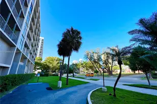 17600 N Bay Rd, Sunny Isles Beach, FL 33160 - Photo 28