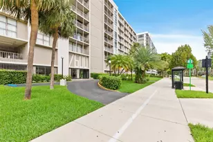 17600 N Bay Rd, Sunny Isles Beach, FL 33160 - Photo 26
