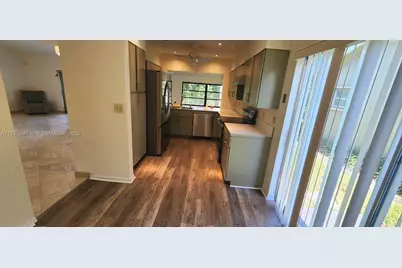 22310 Cameo Dr E, Boca Raton, FL 33433 - Photo 6
