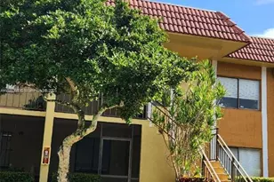 307 Lakeview Dr, Weston, FL 33326 - Photo 2