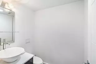 1717 N Bayshore Dr, Miami, FL 33132 - Photo 18
