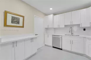 300 Bayview Dr, Sunny Isles Beach, FL 33160 - Photo 14