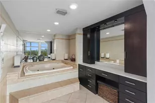 5055 Collins Ave, Miami Beach, FL 33140 - Photo 12