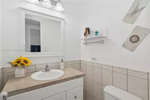 5055 Collins Ave, Miami Beach, FL 33140 - Photo 8