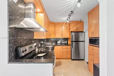 3625 N Country Club Dr #902, Aventura, FL 33180 - Photo 4