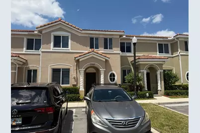 2469 SE 10th St, Homestead, FL 33035 - Photo 2