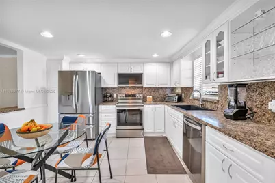 281 S Hollybrook Dr #106, Pembroke Pines, FL 33025 - Photo 2
