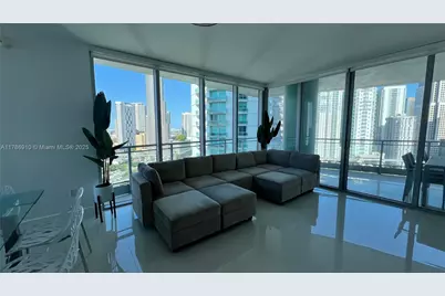 90 SW 3rd St #2204, Miami, FL 33130 - Photo 8