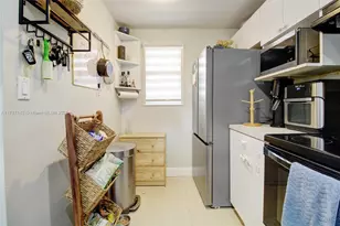 301 NW 109th Ave, Miami, FL 33172 - Photo 12