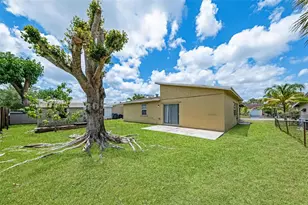 702 SW 79th Ave, North Lauderdale, FL 33068 - Photo 18