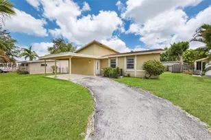 702 SW 79th Ave, North Lauderdale, FL 33068 - Photo 2