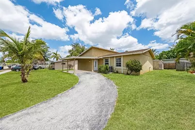702 SW 79th Ave, North Lauderdale, FL 33068 - Photo 6