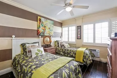 220 Kings Point Dr #514, Sunny Isles Beach, FL 33160 - Photo 6