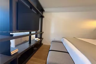 398 NE 5th St, Miami, FL 33132 - Photo 24