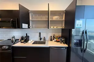 398 NE 5th St, Miami, FL 33132 - Photo 14