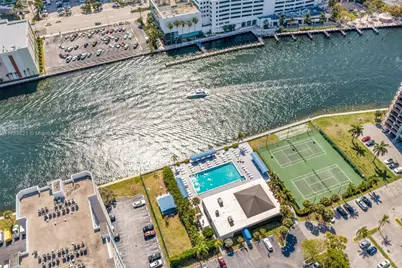 600 Parkview Dr #422(+DEN), Hallandale Beach, FL 33009 - Photo 24