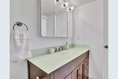 600 Parkview Dr #422(+DEN), Hallandale Beach, FL 33009 - Photo 12