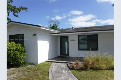 2020 NE 203rd St, Miami, FL 33179 - Photo 2