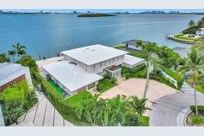 1990 NE 119th Rd, North Miami, FL 33181 - Photo 1