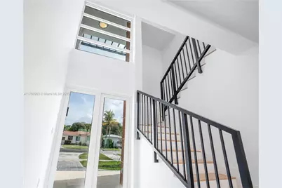 910 SW 24th Rd, Miami, FL 33129 - Photo 8