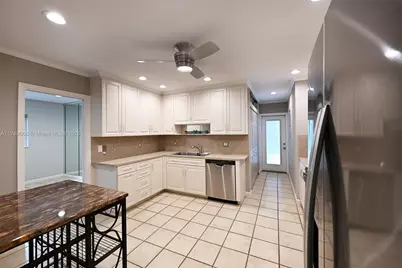 1130 W Cypress Dr #V-16, Pompano Beach, FL 33069 - Photo 16