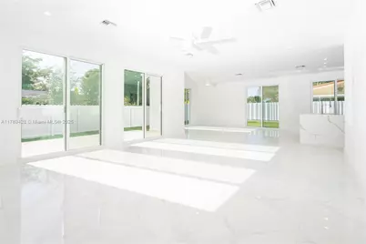 900 SW 24th Rd, Miami, FL 33129 - Photo 8