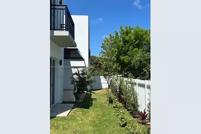 900 SW 24th Rd, Miami, FL 33129 - Photo 4