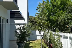 900 SW 24th Rd, Miami, FL 33129 - Photo 4