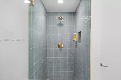 159 NE 6th St #3105, Miami, FL 33132 - Photo 32