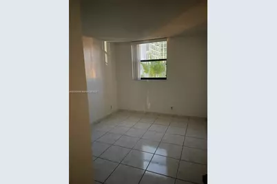 546 SW 1st St #611, Miami, FL 33130 - Photo 8