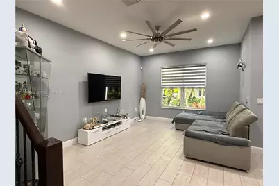 12463 NW 17th Ct, Pembroke Pines, FL 33028 - Photo 10