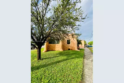 200 Azure Way, Miami Springs, FL 33166 - Photo 16