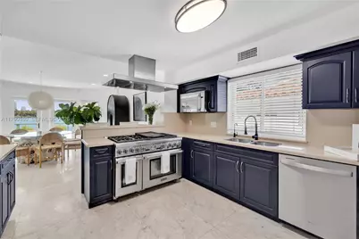 2 S Hibiscus Dr, Miami Beach, FL 33139 - Photo 14